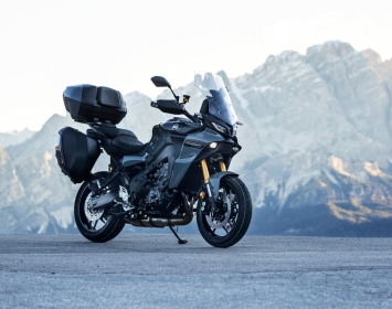 2023-yamaha-mt09trdx-eu-power_grey-static-005-03-1