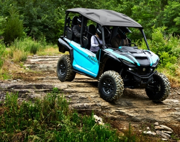 2023-yamaha-yxf1000ew-23-eu-cyan___yamaha_black-action-006-03