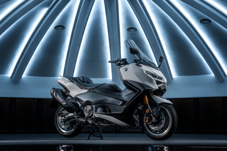2025-yamaha-xp500adx-eu-ceramic_grey-static-001-03